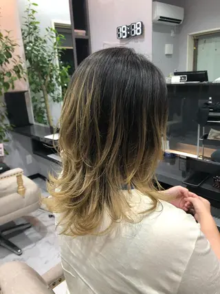 セミロング カラー FAVORE 【ファヴォーレ】のヘアスタイル