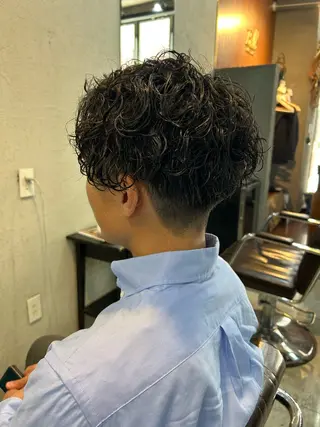 ショート パーマ メンズ 桜田 修未のヘアスタイル