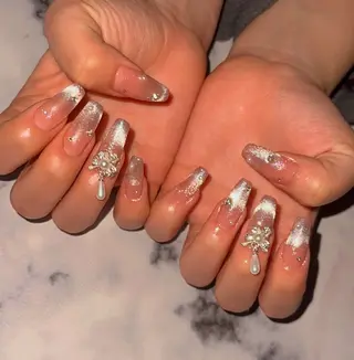 ネイル シャインネイル所属・伊藤 くるみのネイルデザイン