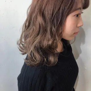 ミディアム カラー ヘアアレンジ 八巻 晴香のヘアスタイル