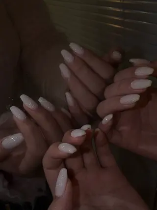 ネイル anyora nail salon所属・大人ワンホン キラキラ／Ayanoのネイルデザイン