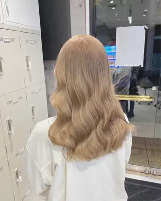 セミロング カラー 韓国ヘア特化💍 tiam💍ブリーチのヘアスタイル