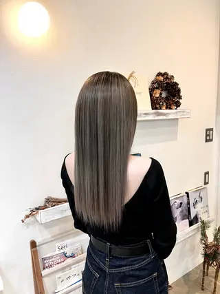 カラー rough所属・神 日向のヘアスタイル