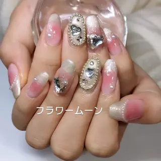 ネイル フラワー ムーンのネイルデザイン