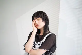 ミディアム Oasisgarden所属・レイヤー/ブリーチ MOMOのヘアスタイル