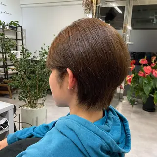 ショート カラー monami 山本華菜のヘアスタイル