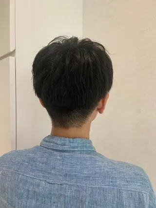 ショート パーマ メンズ ハイトーンカラー🤍 山下 優華のヘアスタイル