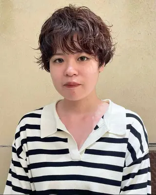 ショート パーマ 塩谷 雪花のヘアスタイル