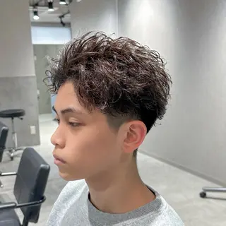 ショート パーマ メンズ フェザーパーマ職人 🪶ryosukeのヘアスタイル