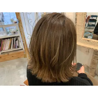 セミロング カラー fio マナミのヘアスタイル