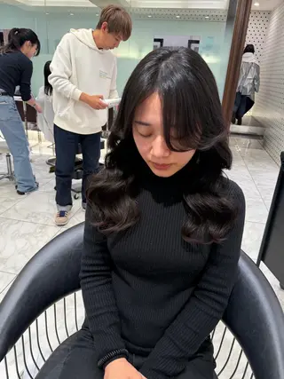 セミロング パーマ 顔周り/透明感/銀座 🩵りのせのヘアスタイル