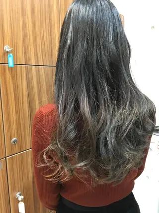 セミロング カラー 白髪ぼかしハイライト 柳川拓哉のヘアスタイル