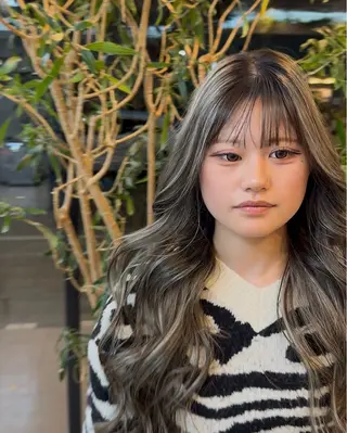 ロング カラー Cure2所属・🌈白いハイライト 🌈 🐶ノザワ🐶のヘアスタイル