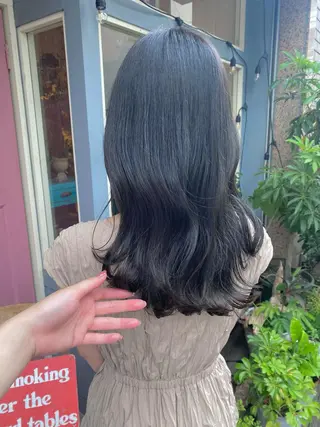 ミディアム カラー ヤスザトアヤノ ／レイヤー／オリーブのヘアスタイル