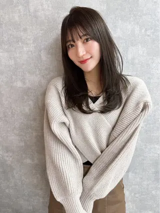 セミロング カラー Lia TOKYOのヘアスタイル