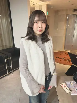 セミロング カラー パーマ ヘアアレンジ ウルフとハイトーン みっちー✂️のヘアスタイル