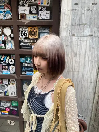 ショート カラー youres hair 新宿3丁目店所属・🍫ハイトーン✖︎ 髪質改善🍫柴田のヘアスタイル