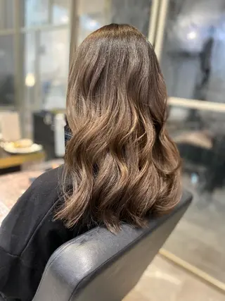 セミロング 岩崎 恵実のヘアスタイル