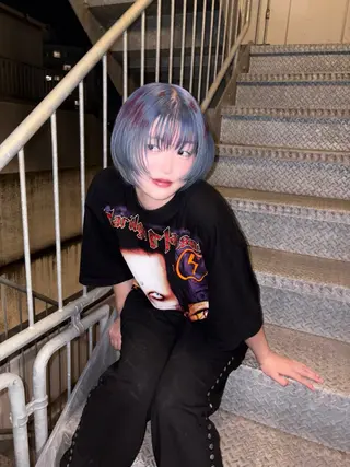 ショート カラー HIKARI🐈‍⬛ ハイトーン×デザインのヘアスタイル