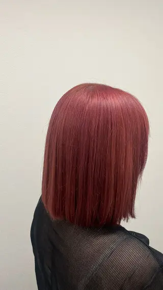 ミディアム カラー 🖤ハイトーン× レイヤー🖤SARAのヘアスタイル