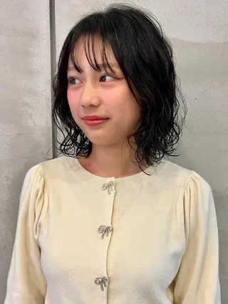 ミディアム パーマ 中野 莉早のヘアスタイル