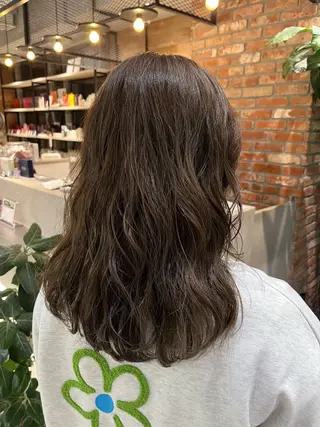 セミロング 志賀 楓のヘアスタイル