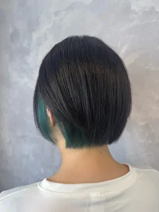 ショート カラー ヒヨシ ルナのヘアスタイル