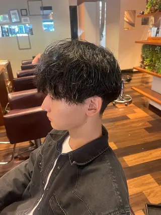 カラー メンズ よしだ しおりのヘアスタイル