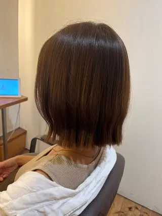 ショート ハイトーン/ダブルカ ラー/ボブカットのヘアスタイル