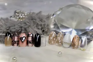 ショート GG houseのネイルデザイン