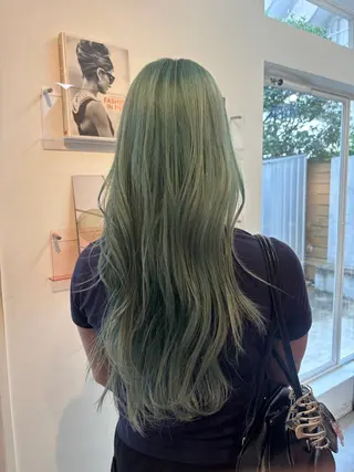 ロング カラー Tsukasa/ ハイトーン/寒色のヘアスタイル