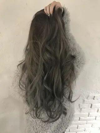 ロング カラー 伊藤 優希のヘアスタイル