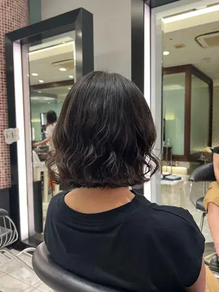 ショート パーマ コテ巻きパーマ💙 シノヤユイのヘアスタイル