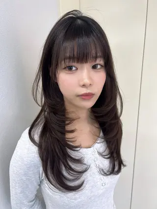 ロング maya レイヤーカットのヘアスタイル