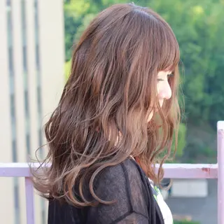 セミロング カラー Viage （ビアージュ）のヘアスタイル