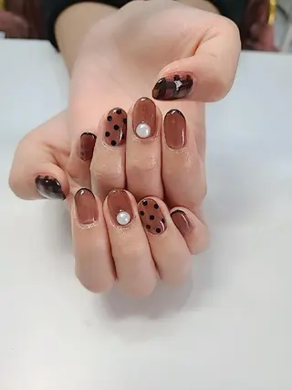 ネイル マツエク・マツパ ビーケア自由が丘所属・えみ えみのネイルデザイン