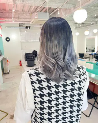 カラー 💥ウルフカット デザインあんな💥のヘアスタイル