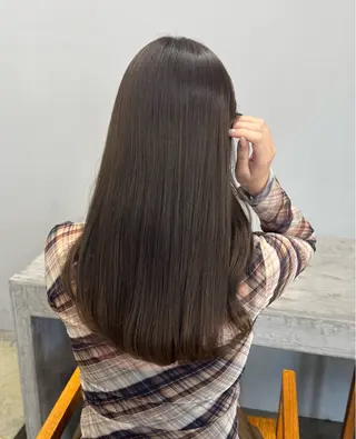 カラー maina/透明感 ベージュ/ブラウンのヘアスタイル