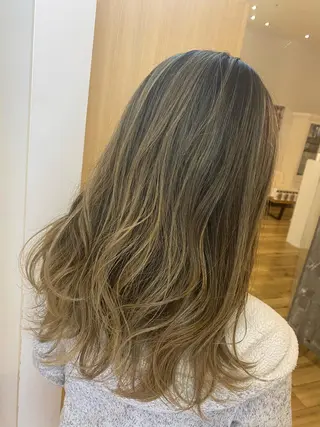 セミロング カラー salowin梅田茶屋町suite所属・ハイトーンヘア/ 島崎　タクミのヘアスタイル