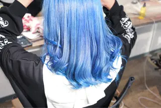 セミロング カラー ハイトーン/レイヤー /ケアブリーチ石川治のヘアスタイル