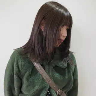 ミディアム カラー nonoka オリーブ/グレージュのヘアスタイル