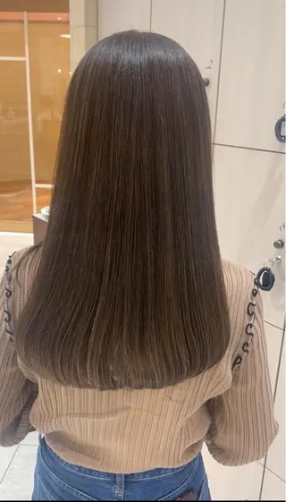 ロング 伊藤 麻菜実のヘアスタイル