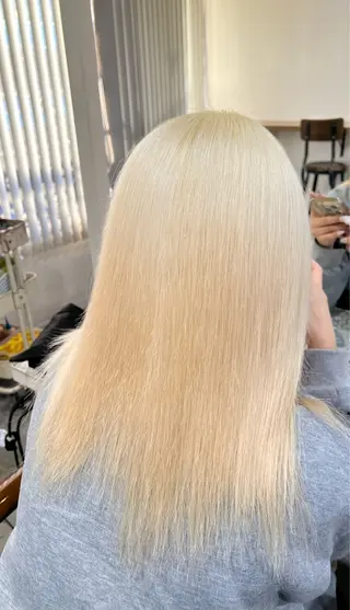 セミロング カラー ヘアアレンジ 近藤 乃紀のヘアスタイル