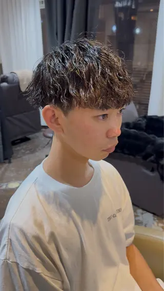 パーマ メンズ 坂梨 健斗のヘアスタイル