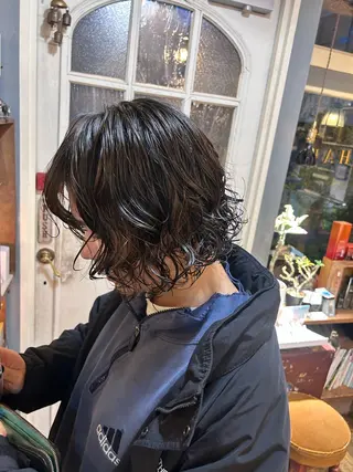 ショート パーマ 清水千優/パーマ/透 明感カラー/メンズのヘアスタイル