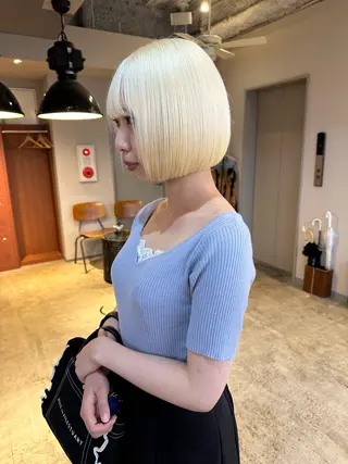 ミディアム ミルクティーベージュ outaのヘアスタイル