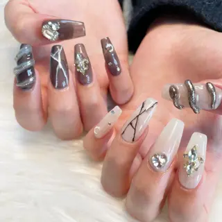 ネイル ゴテゴテ💙ワンホン リオナのネイルデザイン