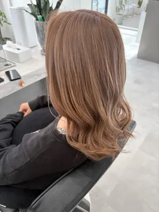 ミディアム カラー 岡田 詠のヘアスタイル