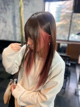 ロング 瀧下 唯のヘアスタイル