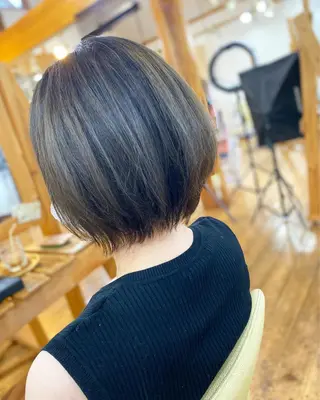 ショート カラー 荒木 ひろかのヘアスタイル